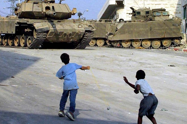 4 yıldır hayata tutunmaya çalışan Filistinli çocuk şehit oldu