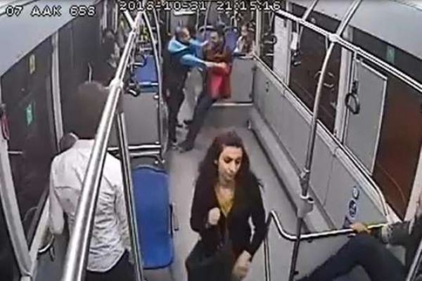 Küçük çocuğa taciz iddiası halk otobüsünü birbirine kattı