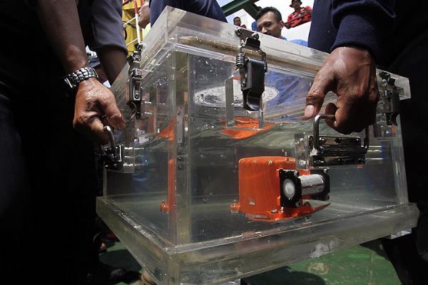 Endonezya'da düşen uçağın kara kutusundaki verilere erişildi