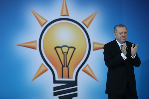 AK Parti'de 79 belediye başkanı 3 döneme takılıyor