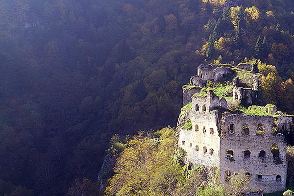 Vadinin zirvesindeki manastır: Kuştul