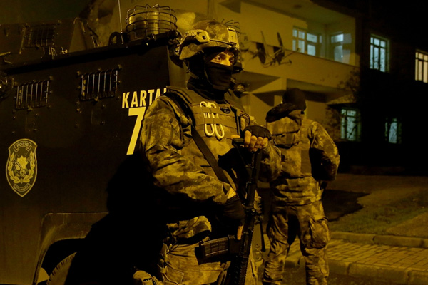 Adana’da 350 polisle dev operasyon