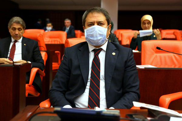 TBMM’den lösemili çocuklara destek! Maske taktılar