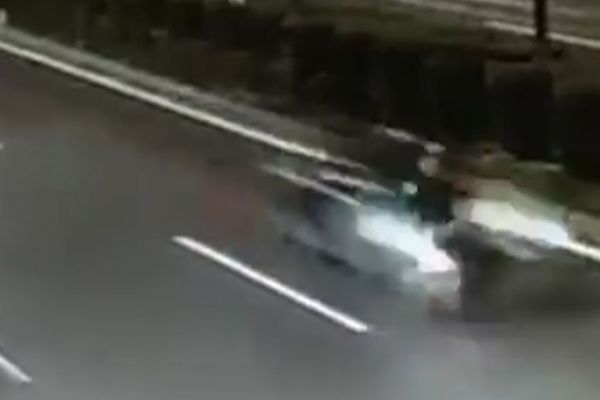 Motoruyla ters yöne giren sürücünün acı sonu