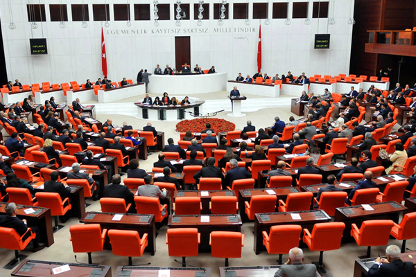 Sağlık çalışanları ile ilgili yasa Mecliste kabul edildi