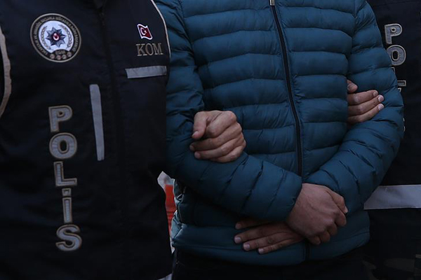 Trabzon'da FETÖ/PDY'den 2 albay gözaltında