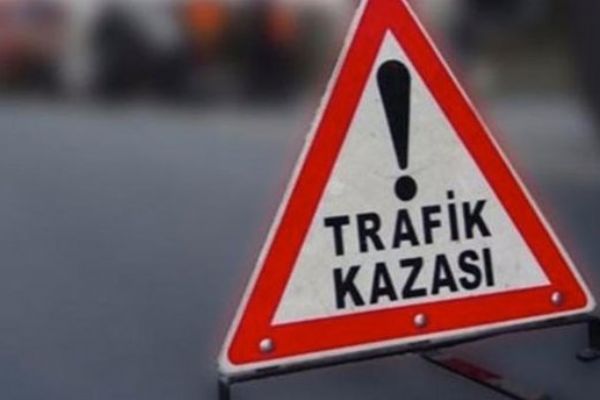 Öğrenci servisine otomobil çarptı, 2 yaralı var