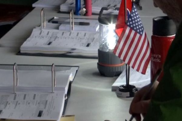 Amerika'daki seçimde elektrikler kesildi