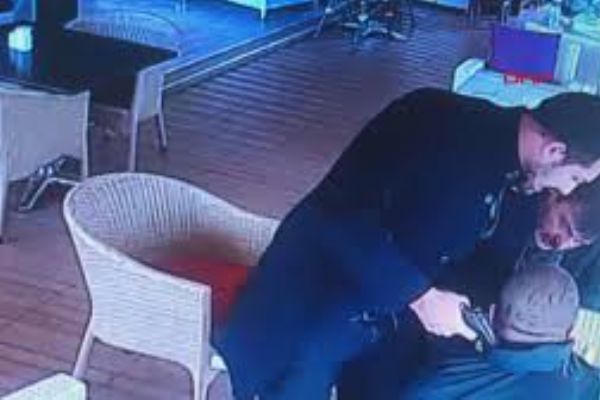 Şantaj ettiği iddia edilen şahsa, kızın babasından silahlı saldırı