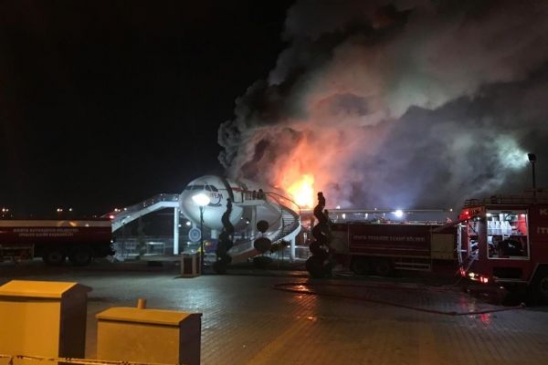 Konya'da, Airbus A300 insanların gözü önünde yandı