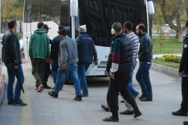 Kahramanmaraş'ta huzur bozan Suriyeliler kampa gönderildi