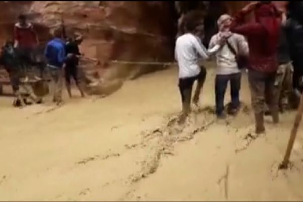 Aşırı yağış, Ürdün'de sele neden oldu