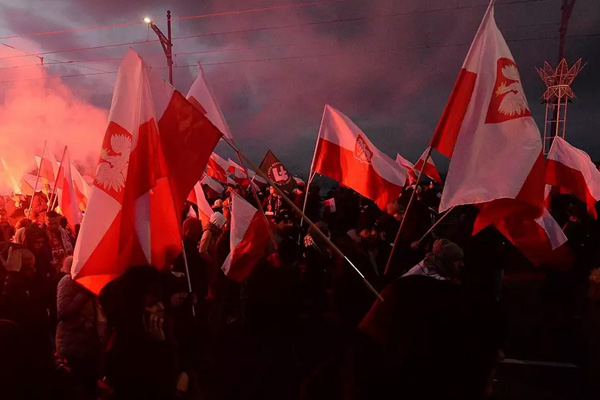 Varşova'da mahkeme milliyetçilerin tören yapmasına izin verdi