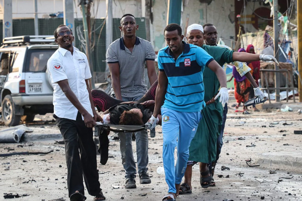 Mogadişu’da saldırının bilançosu ağırlaşıyor