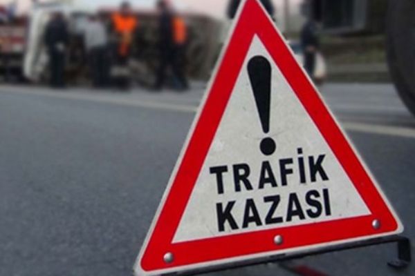 Tırla otomobil çarpıştı: 3 ölü, 1 yaralı