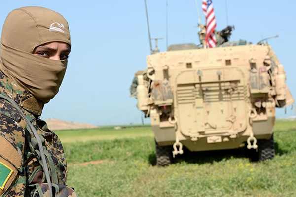 PKK'lı teröristler ABD'li askerlerden diploma aldı