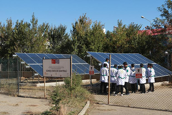 Bu okulun enerjisinin yüzde 85'i güneşten sağlanıyor