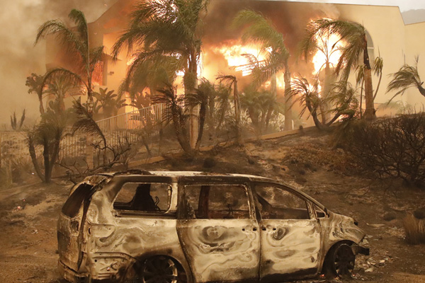 Kaliforniya tarihindeki en büyük yangınla boğuşuyor: 31 ölü, 228 kayıp