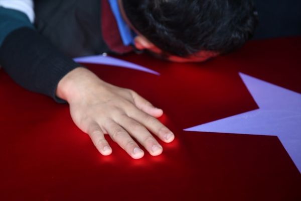 Hakkari şehidine yürek burkan veda