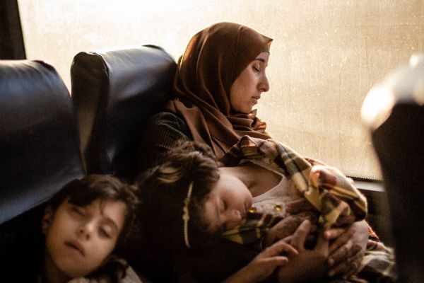 Filistinlilerin, ayda bir  defa İsrail hapishanelerindeki yakınlarını görmek için çektikleri zorluklar