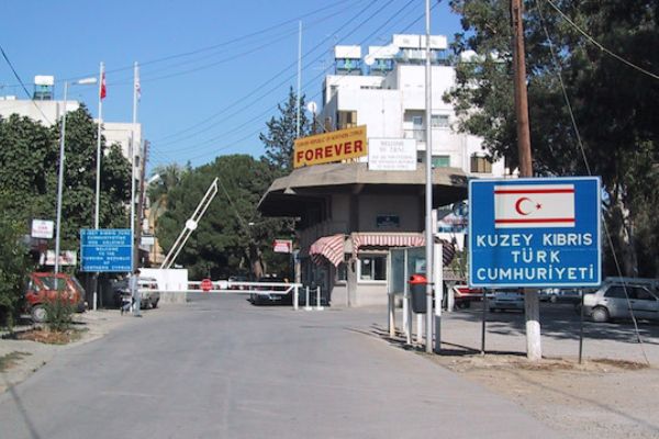 Kıbrıs'ta iki yeni sınır kapısı açıldı