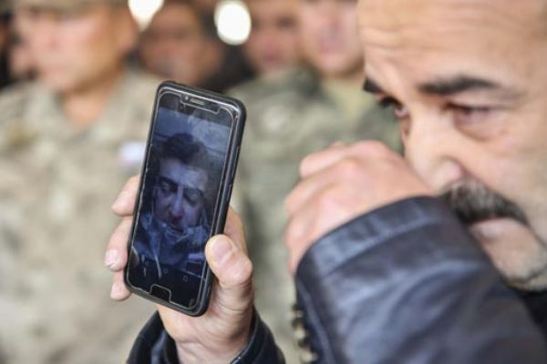 Şehit cenazesinde acı dolu görüntüler