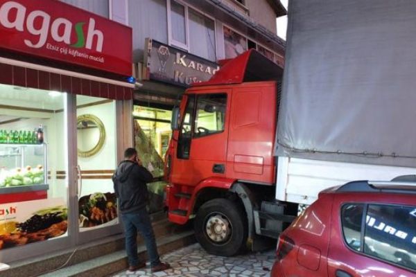 Freni patlayan kamyonet korku dolu anlar yaşattı