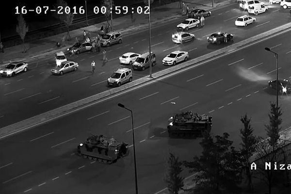 Sivillere hakaret eden darbeci katliam emri vermiş