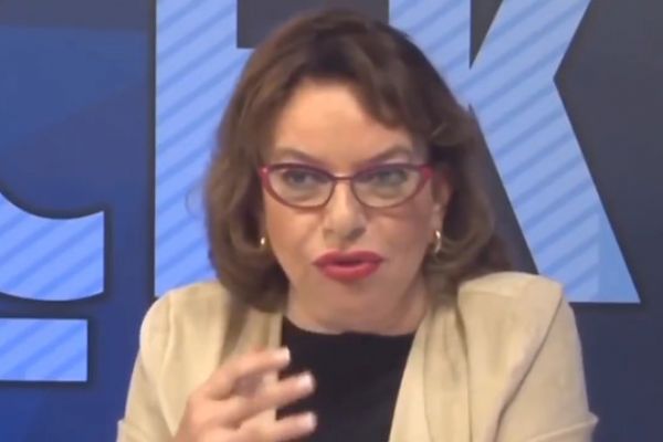 Mine Kırıkkanat,'Atatürk ilahımdır'