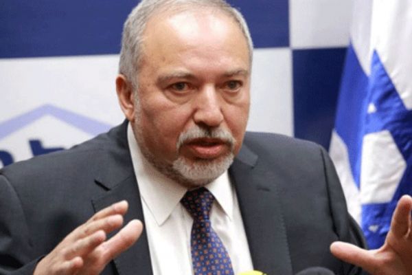 İsrail Savunma Bakanı istifa etti