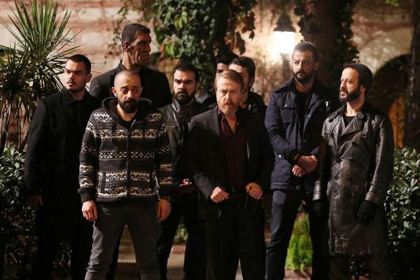 Bir sene önce oyuncuydu, şimdiyse geçimini simit satarak sağlıyor