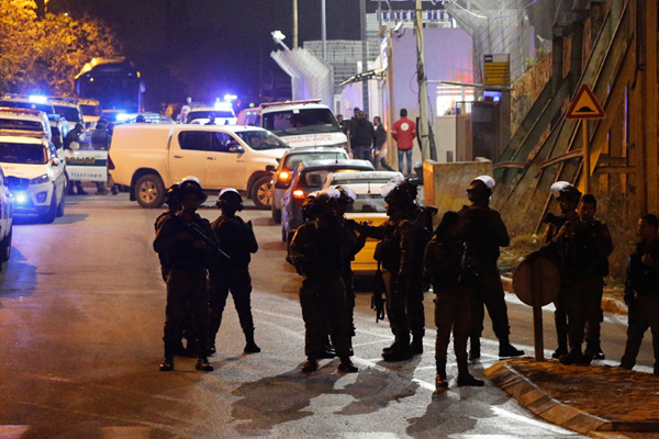 İsrail bıçaklı saldırı düzenlediğini iddia ettiği genci vurdu