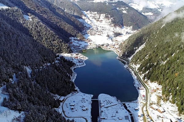 Uzungöl beyaza büründü