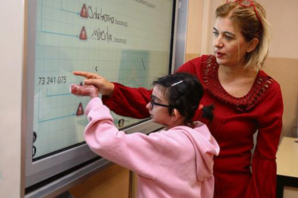 Kelebek hastası küçük Elfida'nın okul özlemi sona erdi