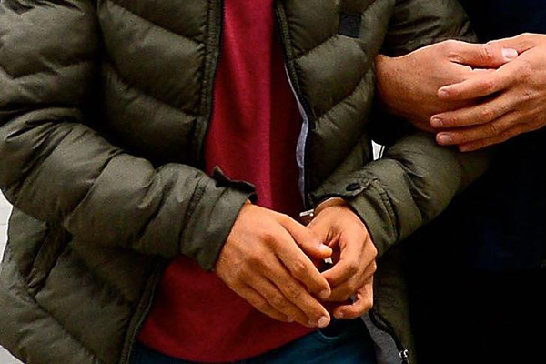 Grönland'de buz tabakası altında dev krater keşfedildi