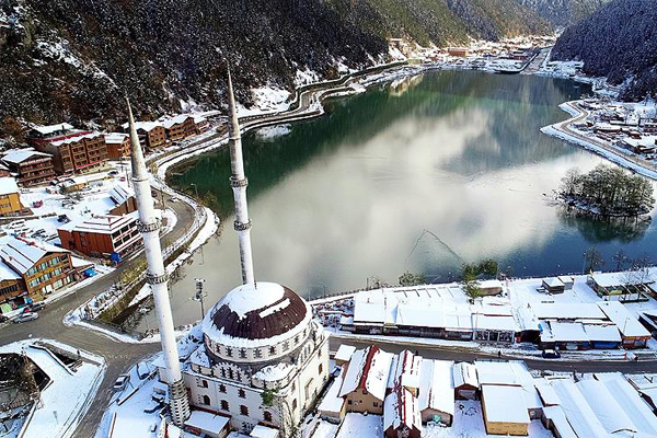 Uzungöl beyaza büründü