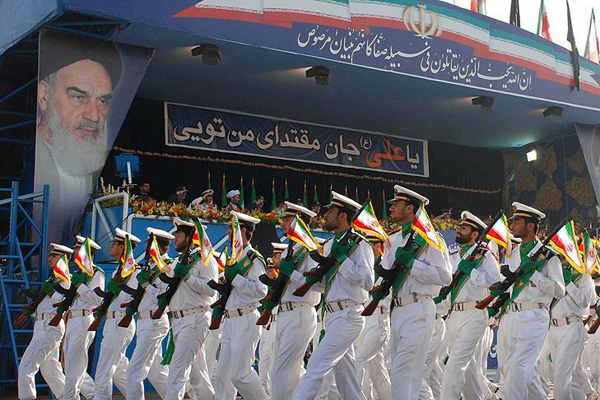 'Ehli Sünnet alimleri İran'da devrim treninden indirildiler'