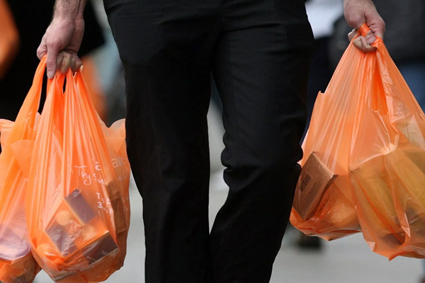 Plastik poşet düzenlemesi Komisyon’dan geçti: Poşetleri parayla satmayana para cezası