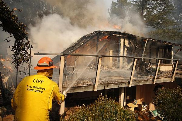 California'daki yangınlarda bilanço ağırlaşıyor