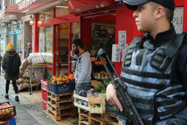 Beşiktaş'ta oyuncak silahla soygun!