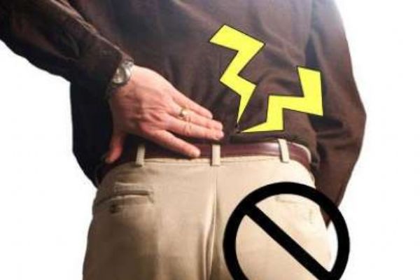 Cüzdanı arka cepte taşımak bel ağrısına neden oluyor