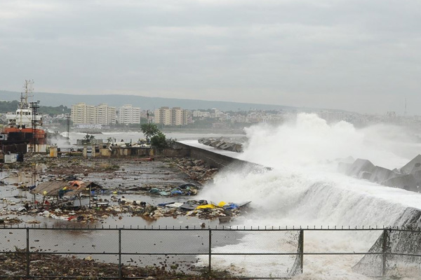 Hindistan'daki kasırgada ölenlerin sayısı 46'ya yükseldi