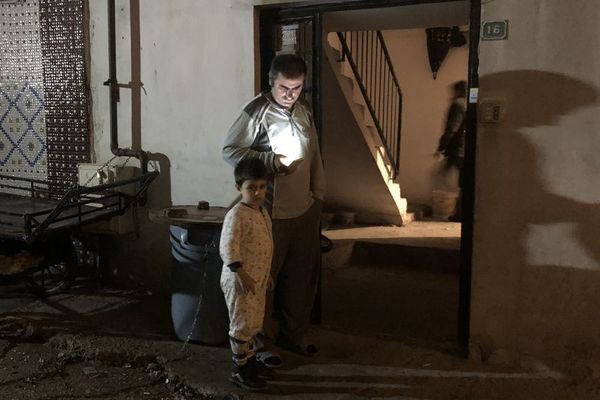 Ağlayan çocuk ailesini kurtardı