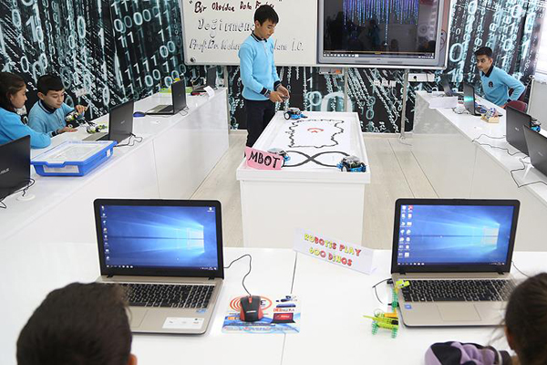 Köy okulunda robotik kodlama öğrenecekler