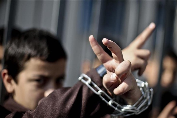 İsrail bu sene 900'den fazla Filistinli çocuğu gözaltına aldı