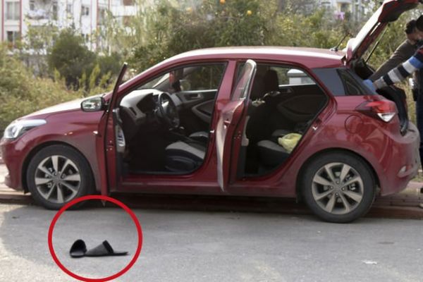 Polisi gördü, terlikleri bırakıp kaçtı