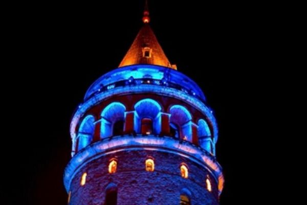 İstanbul maviye büründü