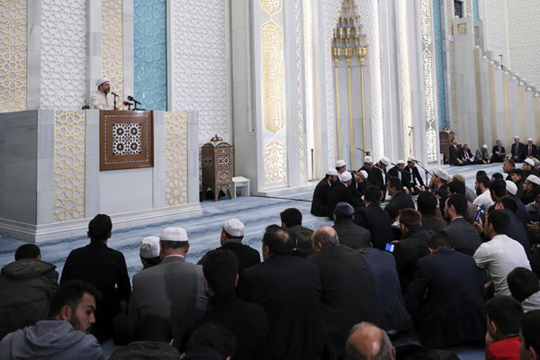 'Elimizden kitap ve kalem düşmemeli'