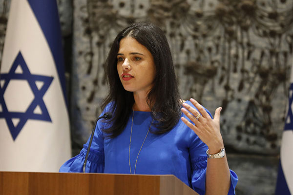 İsrail Adalet Bakanı Şaked 'asrın anlaşması'nı zaman kaybı olarak görüyor