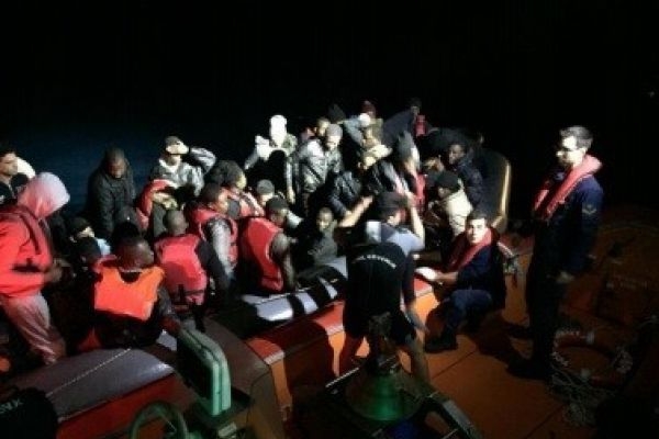 İzmir’de 83 göçmen yakalandı